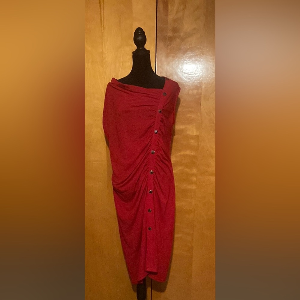 The Pyramid Collection Large Red Ruched Midi Dress